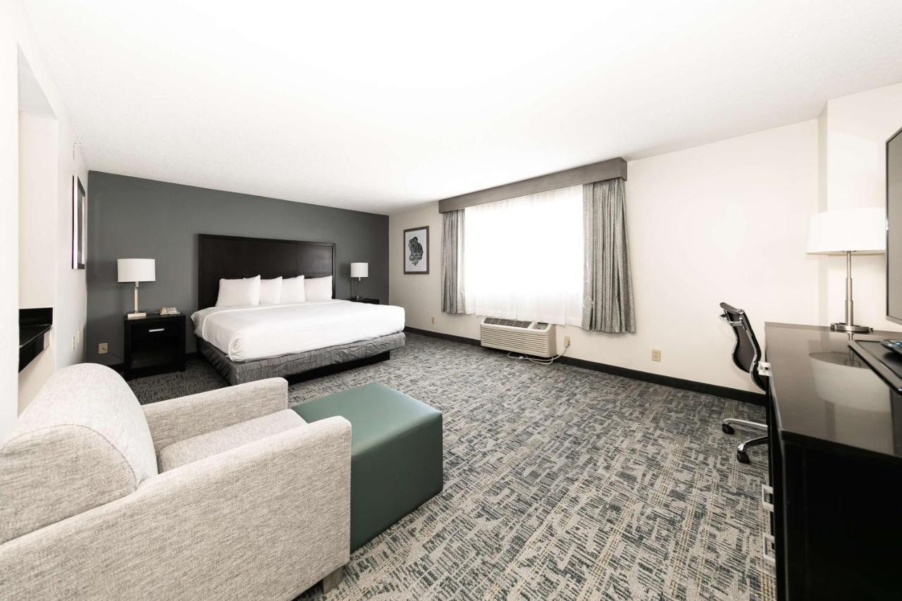 Western & Zoo -seaworld Area Hotel